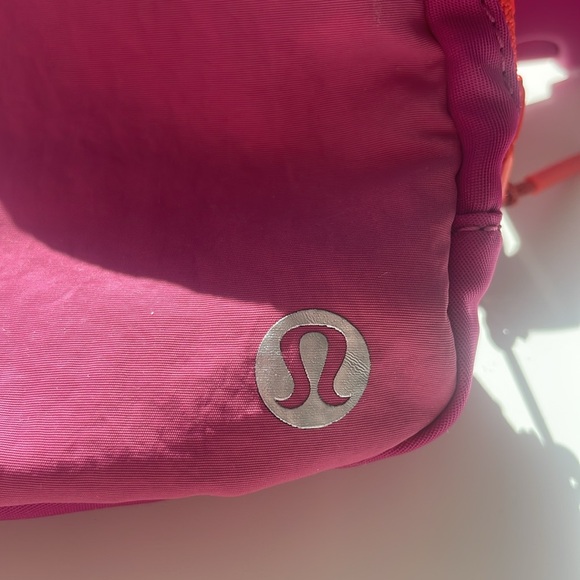 Pink lululemon belt bag - Picture 5 of 6